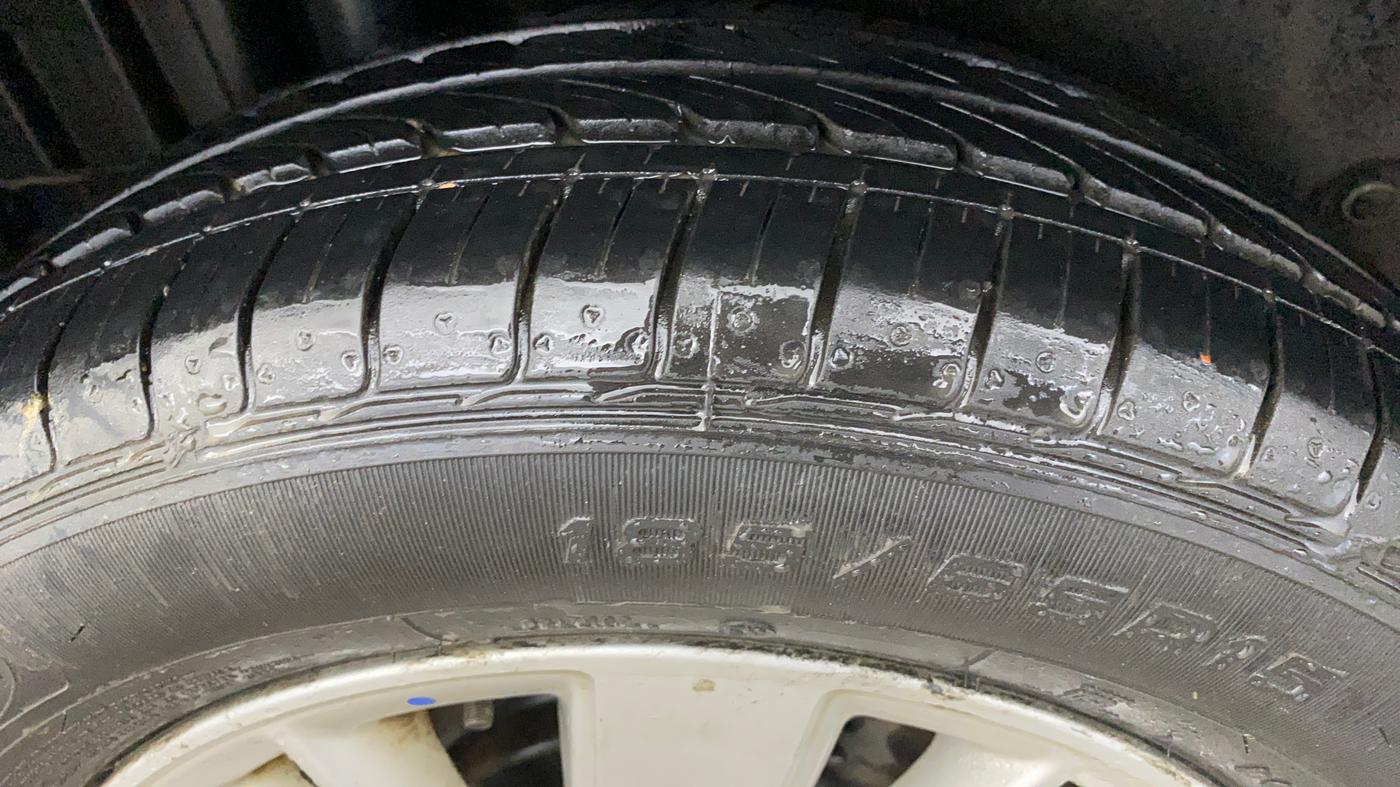2014 Maruti Swift ZXI, Petrol, Manual, 51,773 km, Right Rear Tyre Tread