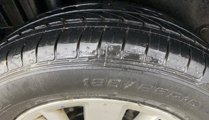 2014 Maruti Swift ZXI, Petrol, Manual, 51,965 km, Right Rear Tyre Tread