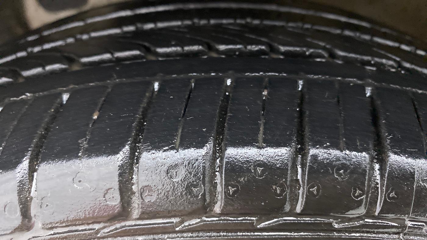 2019 Hyundai Elite i20 1.2  ASTA (O) CVT, Petrol, Automatic, 13,726 km, Left Front Tyre Tread