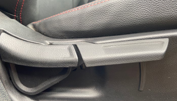 2021 KIA SONET HTX 1.0 IMT, Petrol, Manual, 16,868 km, Driver Side Adjustment Panel