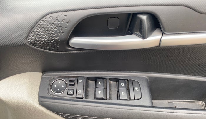 2021 KIA SONET HTX 1.0 IMT, Petrol, Manual, 16,868 km, Driver Side Door Panels Control