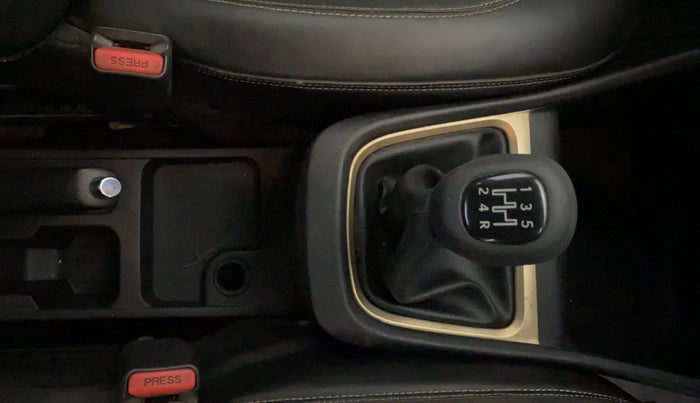 2022 Tata PUNCH ACCOMPLISHED MT, Petrol, Manual, 40,218 km, Gear Lever