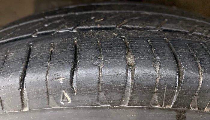 2014 Maruti Wagon R 1.0 LXI CNG, CNG, Manual, 67,710 km, Left Front Tyre Tread