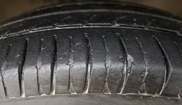 2014 Maruti Wagon R 1.0 LXI CNG, CNG, Manual, 67,710 km, Right Front Tyre Tread