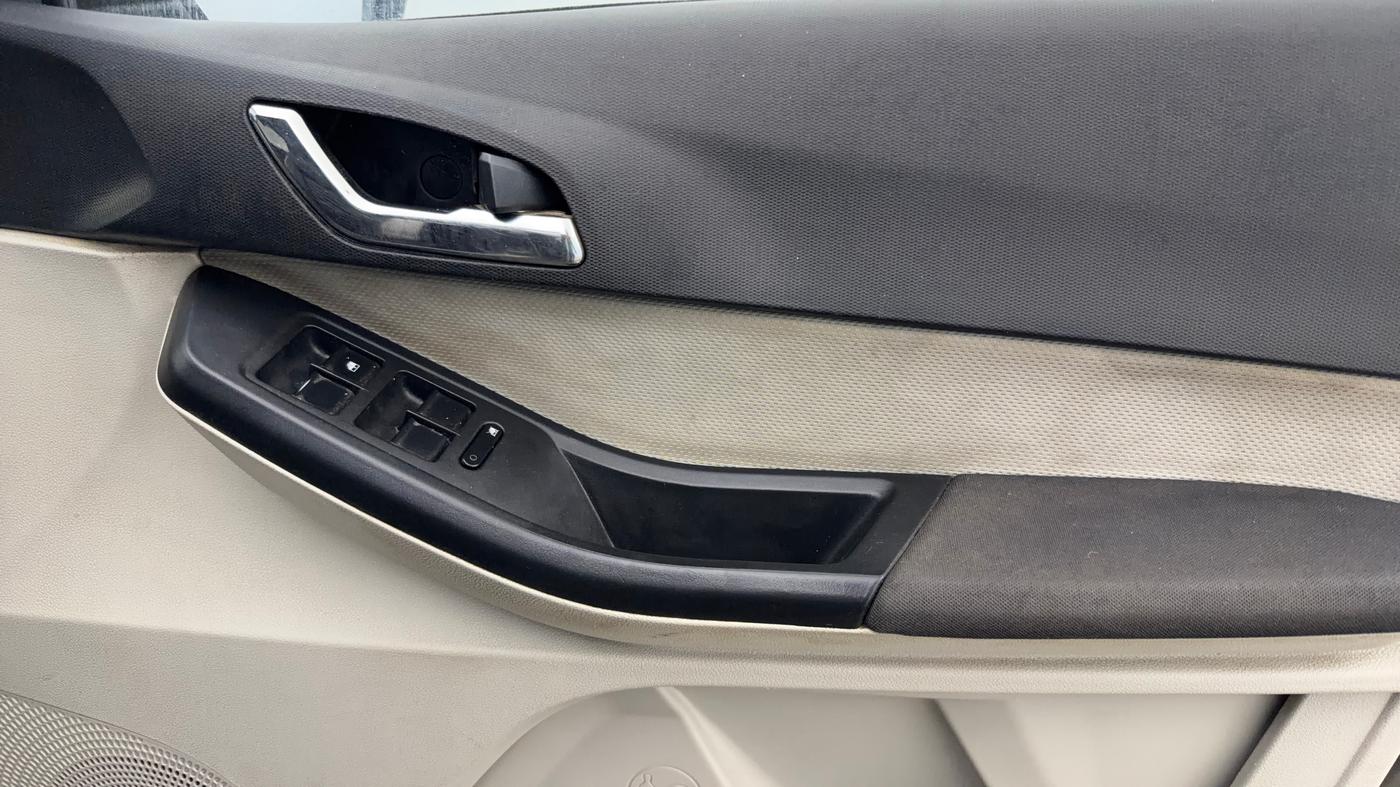 2023 Tata TIGOR XZ PLUS CNG, CNG, Manual, 1,15,173 km, Driver Side Door Panels Control