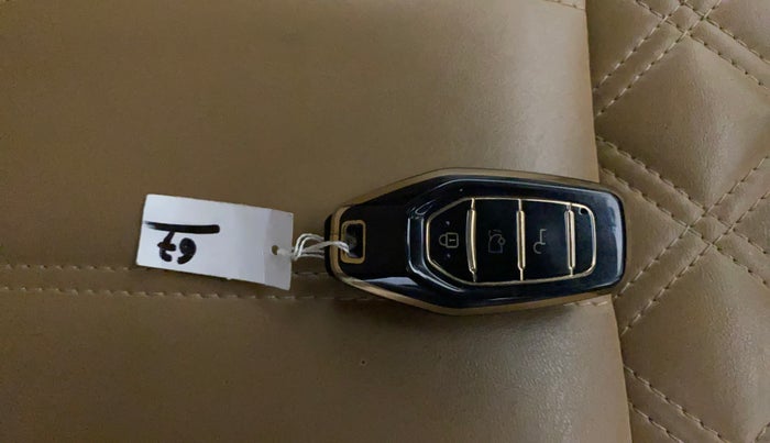 2021 Mahindra XUV500 W9 AT, Diesel, Automatic, 67,343 km, Key Close Up