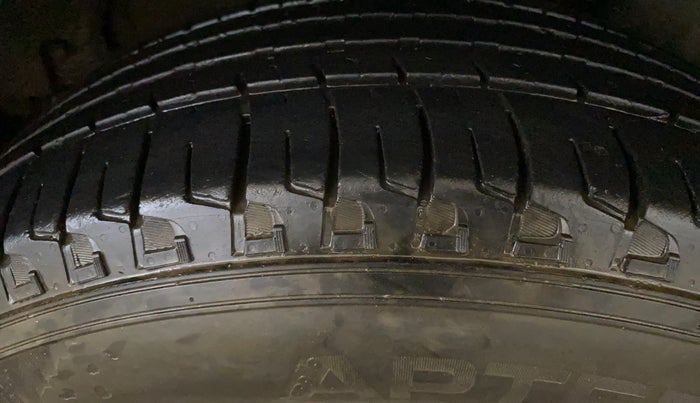 2021 Mahindra XUV500 W9 AT, Diesel, Automatic, 67,343 km, Right Rear Tyre Tread