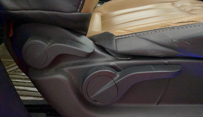 2021 Mahindra XUV500 W9 AT, Diesel, Automatic, 67,343 km, Driver Side Adjustment Panel