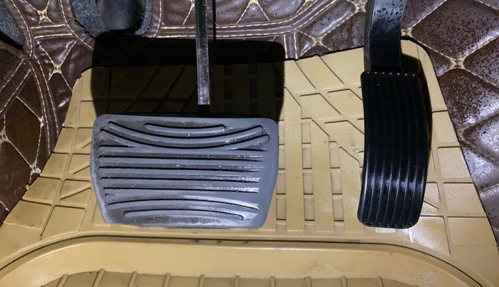 2021 Mahindra XUV500 W9 AT, Diesel, Automatic, 67,343 km, Pedals