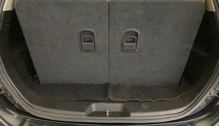 2021 Mahindra XUV500 W9 AT, Diesel, Automatic, 67,343 km, Boot Inside