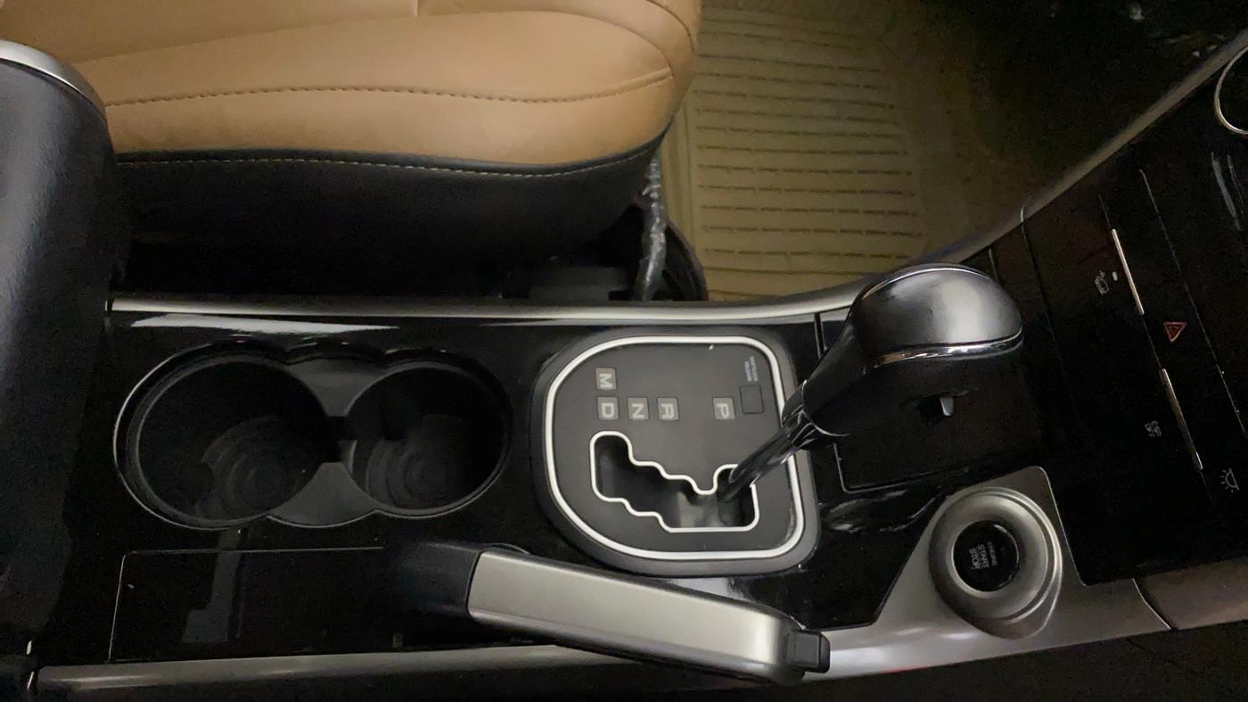 2021 Mahindra XUV500 W9 AT, Diesel, Automatic, 67,343 km, Gear Lever
