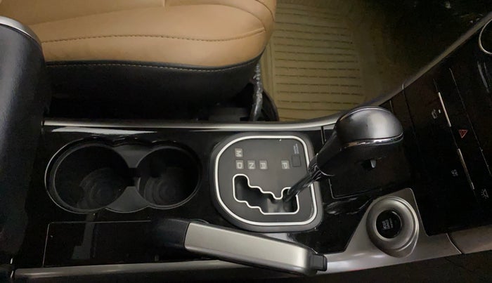 2021 Mahindra XUV500 W9 AT, Diesel, Automatic, 67,343 km, Gear Lever