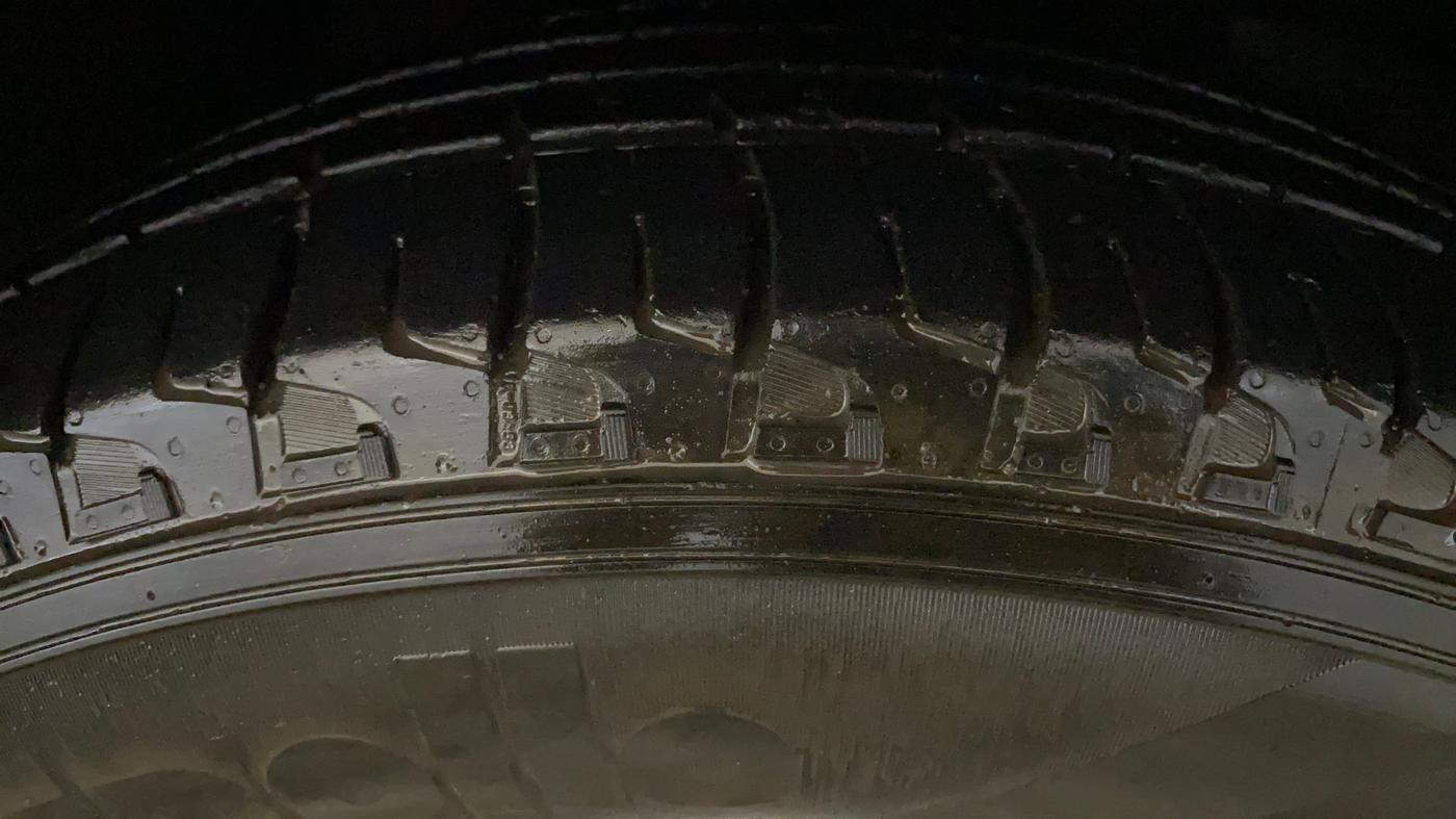 2021 Mahindra XUV500 W9 AT, Diesel, Automatic, 67,343 km, Right Front Tyre Tread
