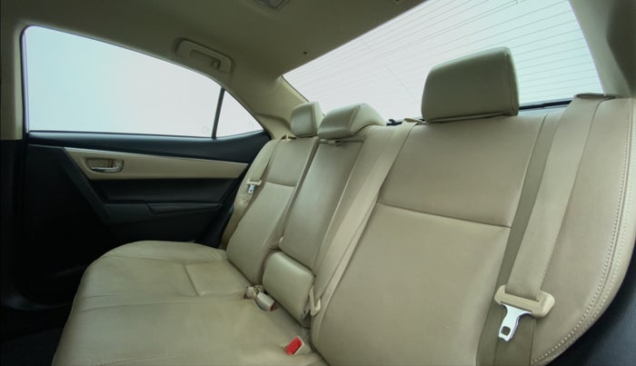 2014 Toyota Corolla Altis VL AT, Petrol, Automatic, 94,968 km, Right Side Rear Door Cabin