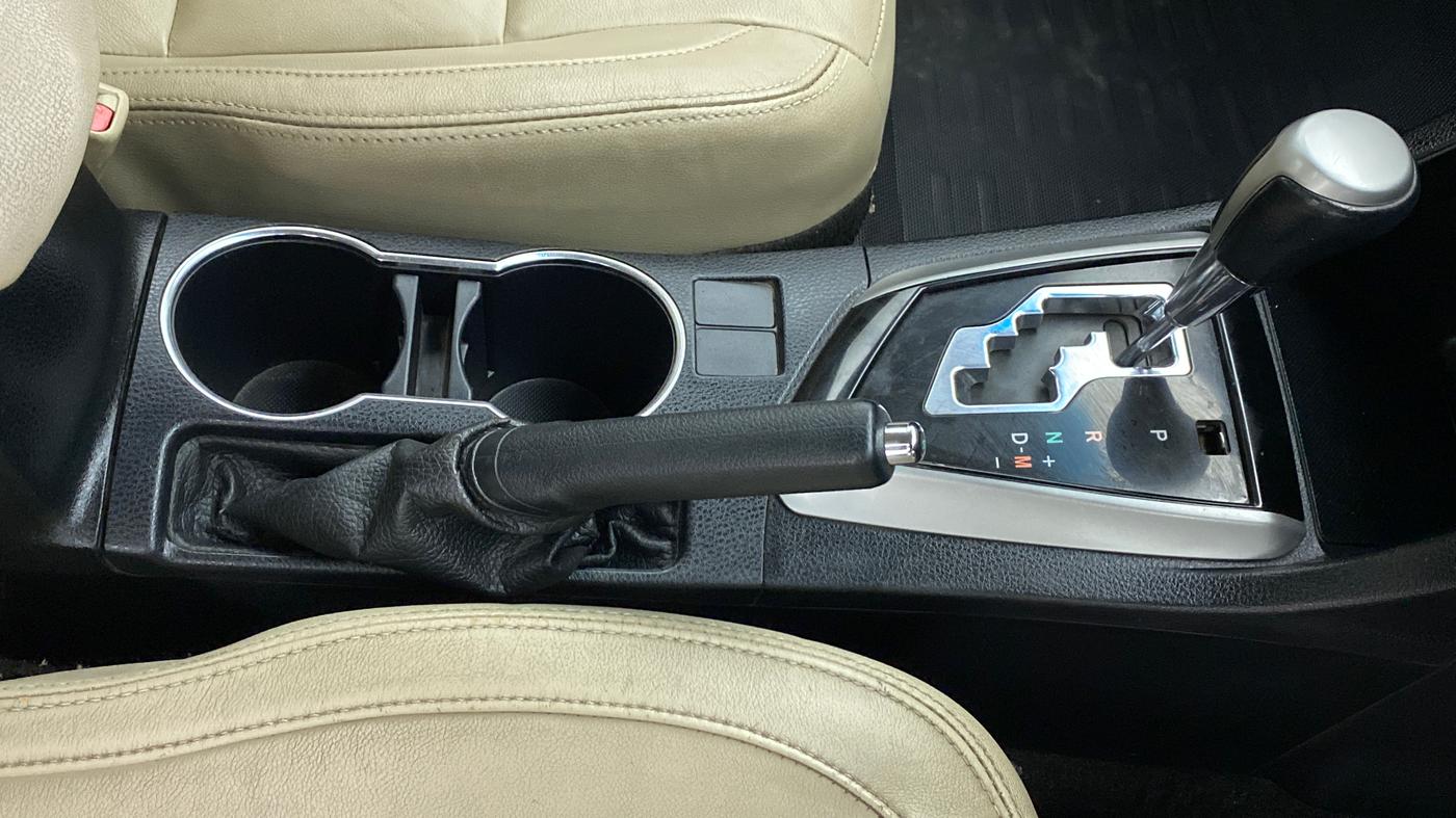 2014 Toyota Corolla Altis VL AT, Petrol, Automatic, 94,968 km, Gear Lever