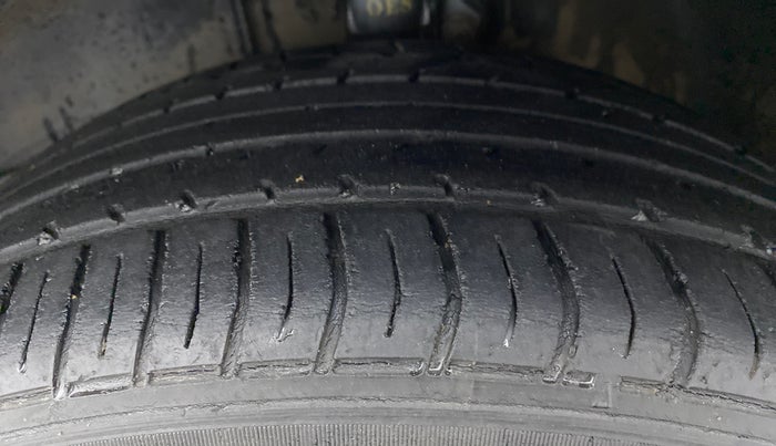 2014 Toyota Corolla Altis VL AT, Petrol, Automatic, 94,968 km, Left Front Tyre Tread