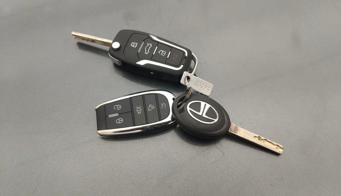 2023 Tata PUNCH PURE MT, Petrol, Manual, 9,111 km, Key Close Up