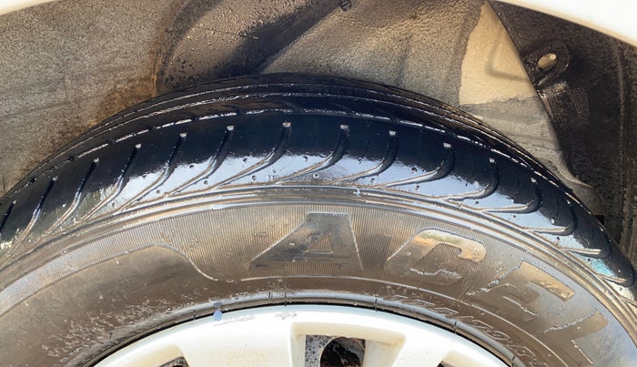 2013 Hyundai i20 MAGNA (O) 1.2, Petrol, Manual, 44,337 km, Left Rear Tyre Tread