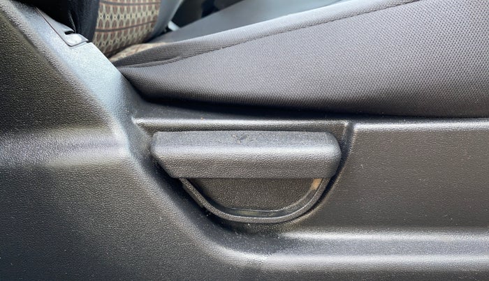 2013 Hyundai i20 MAGNA (O) 1.2, Petrol, Manual, 44,337 km, Driver Side Adjustment Panel