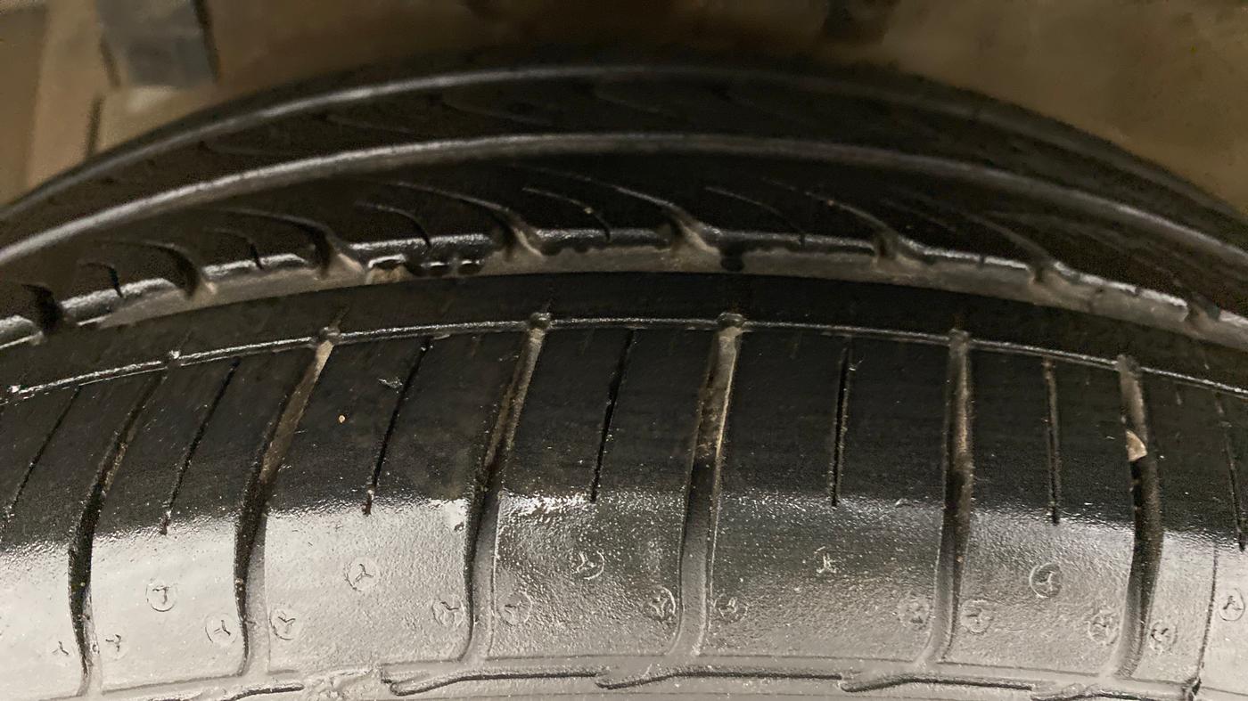 2017 Maruti Ciaz ZETA 1.4 VVT AMT, Petrol, Automatic, 59,206 km, Left Front Tyre Tread
