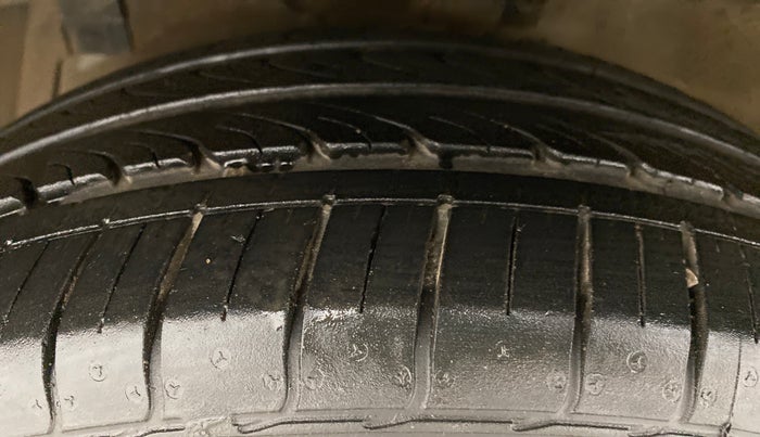 2017 Maruti Ciaz ZETA 1.4 VVT AMT, Petrol, Automatic, 59,206 km, Left Front Tyre Tread