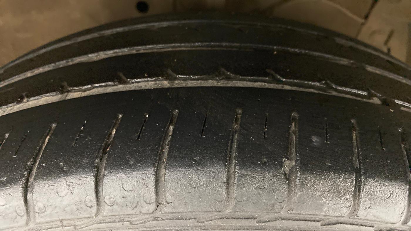 2017 Maruti Ciaz ZETA 1.4 VVT AMT, Petrol, Automatic, 59,206 km, Right Front Tyre Tread