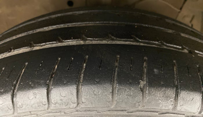 2017 Maruti Ciaz ZETA 1.4 VVT AMT, Petrol, Automatic, 59,206 km, Right Front Tyre Tread