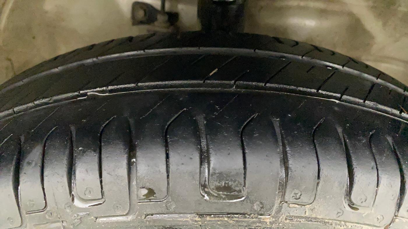 2012 Maruti Wagon R 1.0 LXI, Petrol, Manual, 45,309 km, Right Front Tyre Tread