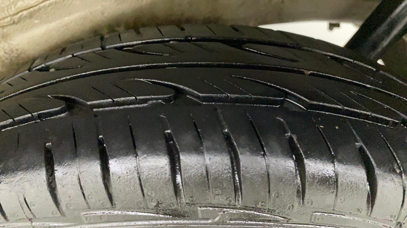 2012 Maruti Wagon R 1.0 LXI, Petrol, Manual, 45,309 km, Left Rear Tyre Tread