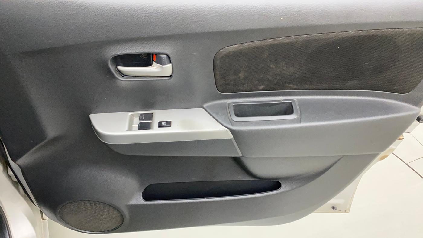 2012 Maruti Wagon R 1.0 LXI, Petrol, Manual, 45,309 km, Driver Side Door Panels Control