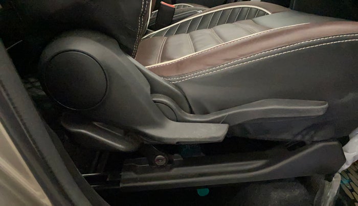 2024 Maruti BREZZA ZXI S-CNG, CNG, Manual, 18,622 km, Driver Side Adjustment Panel