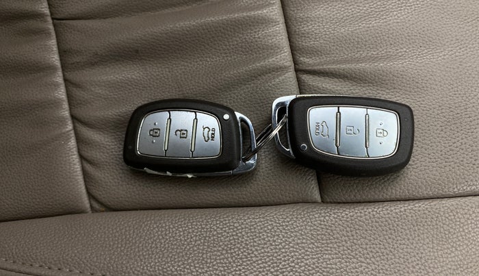 2016 Hyundai Elite i20 ASTA 1.2 (O), Petrol, Manual, 1,16,648 km, Key Close Up