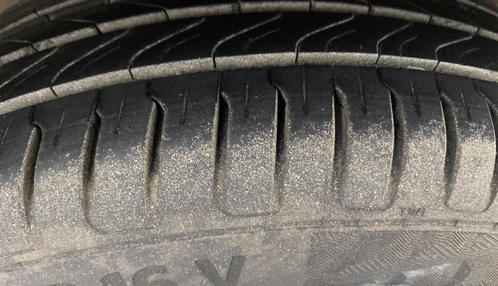 2016 Hyundai Elite i20 ASTA 1.2 (O), Petrol, Manual, 1,16,648 km, Right Rear Tyre Tread