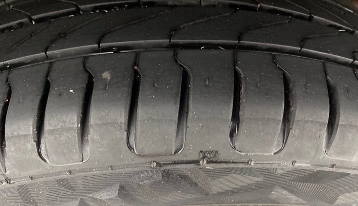 2016 Hyundai Elite i20 ASTA 1.2 (O), Petrol, Manual, 1,16,648 km, Left Rear Tyre Tread