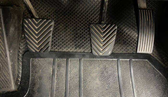 2016 Hyundai Elite i20 ASTA 1.2 (O), Petrol, Manual, 1,16,648 km, Pedals