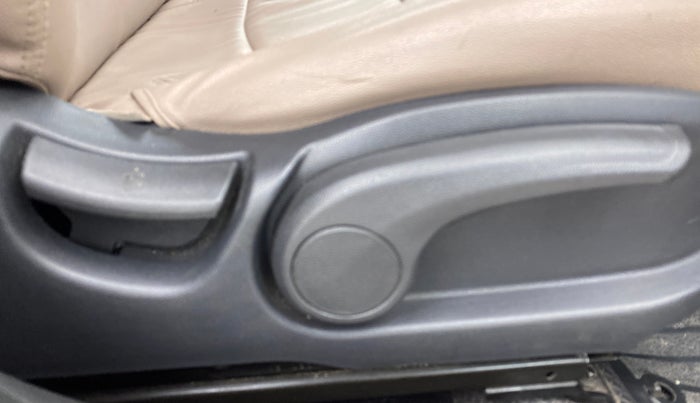 2016 Hyundai Elite i20 ASTA 1.2 (O), Petrol, Manual, 1,16,648 km, Driver Side Adjustment Panel