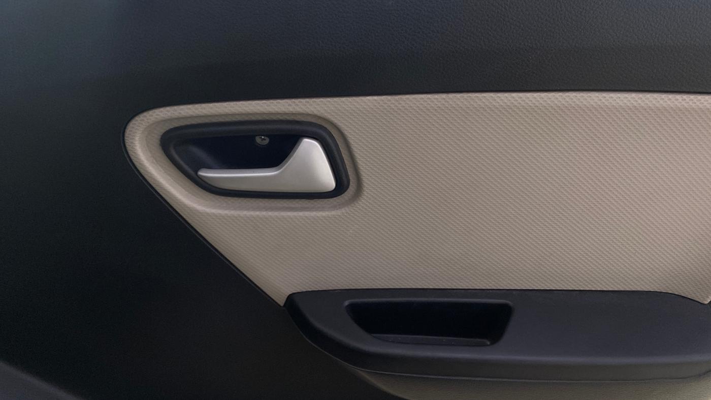 2022 Maruti Alto LXI CNG, CNG, Manual, 75,443 km, Driver Side Door Panels Control