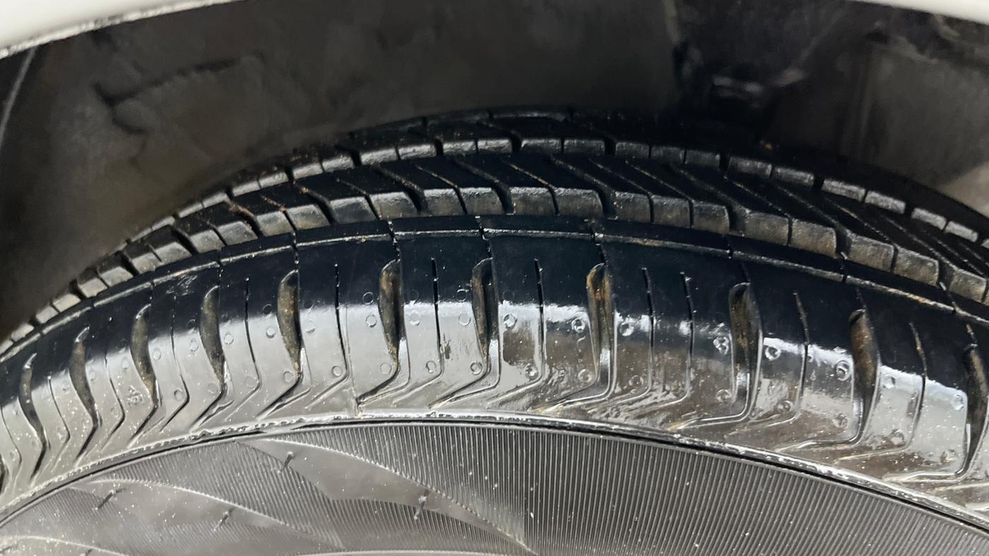 2015 Hyundai Eon D-LITE+, Petrol, Manual, 35,263 km, Right Front Tyre Tread