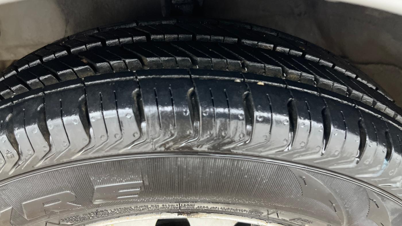 2015 Hyundai Eon D-LITE+, Petrol, Manual, 35,263 km, Left Front Tyre Tread