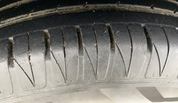 2022 KIA SONET HTX ANNIVERSARY EDITION 1.0 IMT, Petrol, Manual, 41,805 km, Left Front Tyre Tread