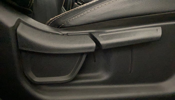 2021 Hyundai NEW I20 SPORTZ 1.0T GDI IMT, Petrol, Manual, 35,299 km, Driver Side Adjustment Panel