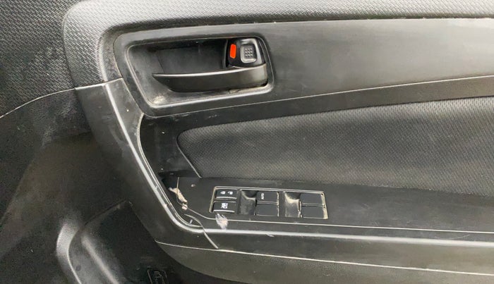 2021 Maruti Vitara Brezza VXI, Petrol, Manual, 52,412 km, Driver Side Door Panels Control