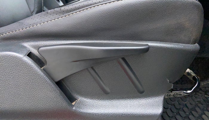 2017 Tata Hexa Varicor 400 XTA, Diesel, Automatic, 1,20,337 km, Driver Side Adjustment Panel