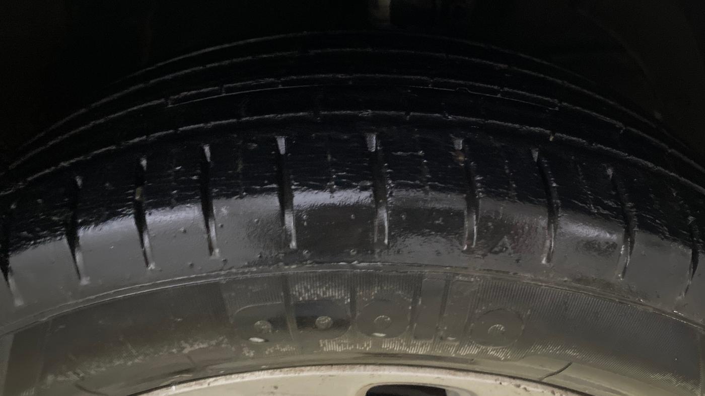 2016 Maruti Baleno ZETA PETROL 1.2, Petrol, Manual, 27,306 km, Right Front Tyre Tread