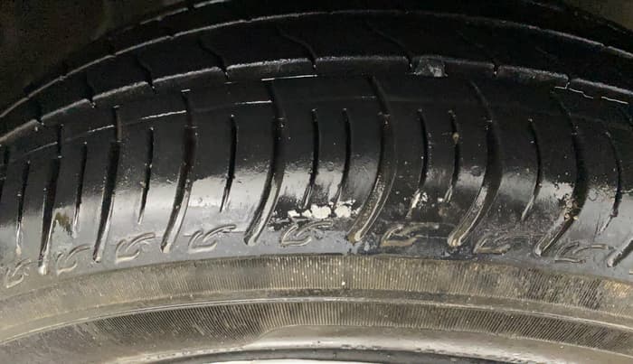 2017 Honda Amaze 1.2L I-VTEC S, CNG, Manual, 1,18,320 km, Right Front Tyre Tread