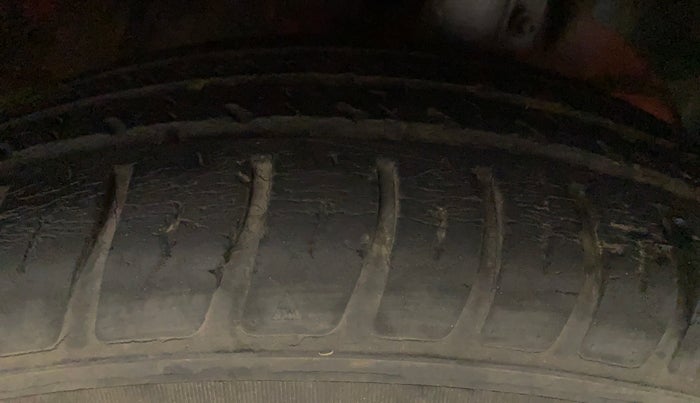 2018 Maruti Swift VXI AMT, Petrol, Automatic, 41,110 km, Right Rear Tyre Tread