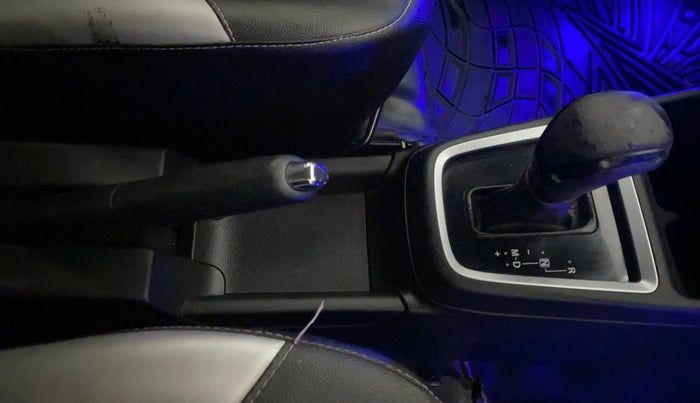 2018 Maruti Swift VXI AMT, Petrol, Automatic, 41,110 km, Gear Lever