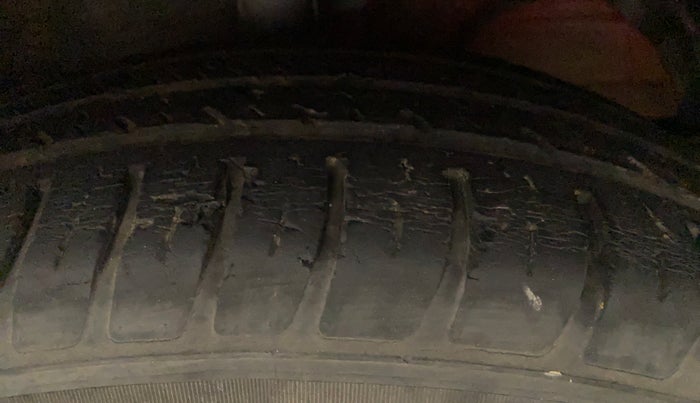 2018 Maruti Swift VXI AMT, Petrol, Automatic, 41,110 km, Right Front Tyre Tread