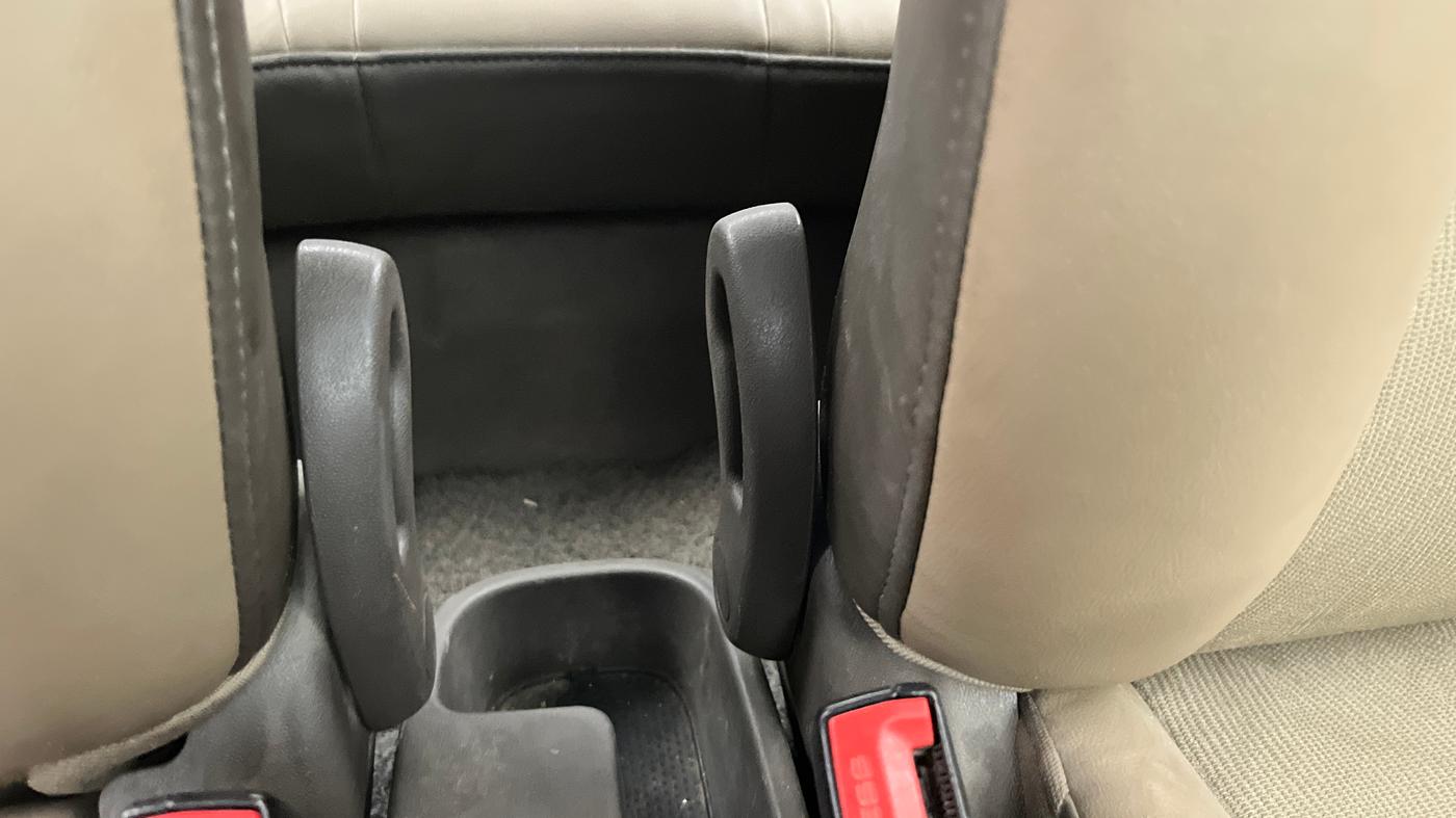 2016 Hyundai i10 SPORTZ 1.1, Petrol, Manual, 94,341 km, Driver Side Adjustment Panel