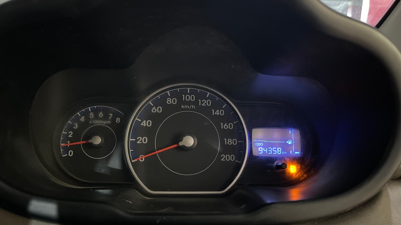 2016 Hyundai i10 SPORTZ 1.1, Petrol, Manual, 94,341 km, Odometer Image